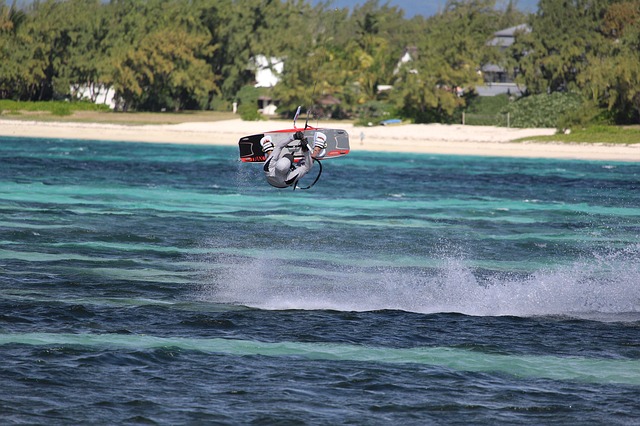 kite-surfing-2393944_640